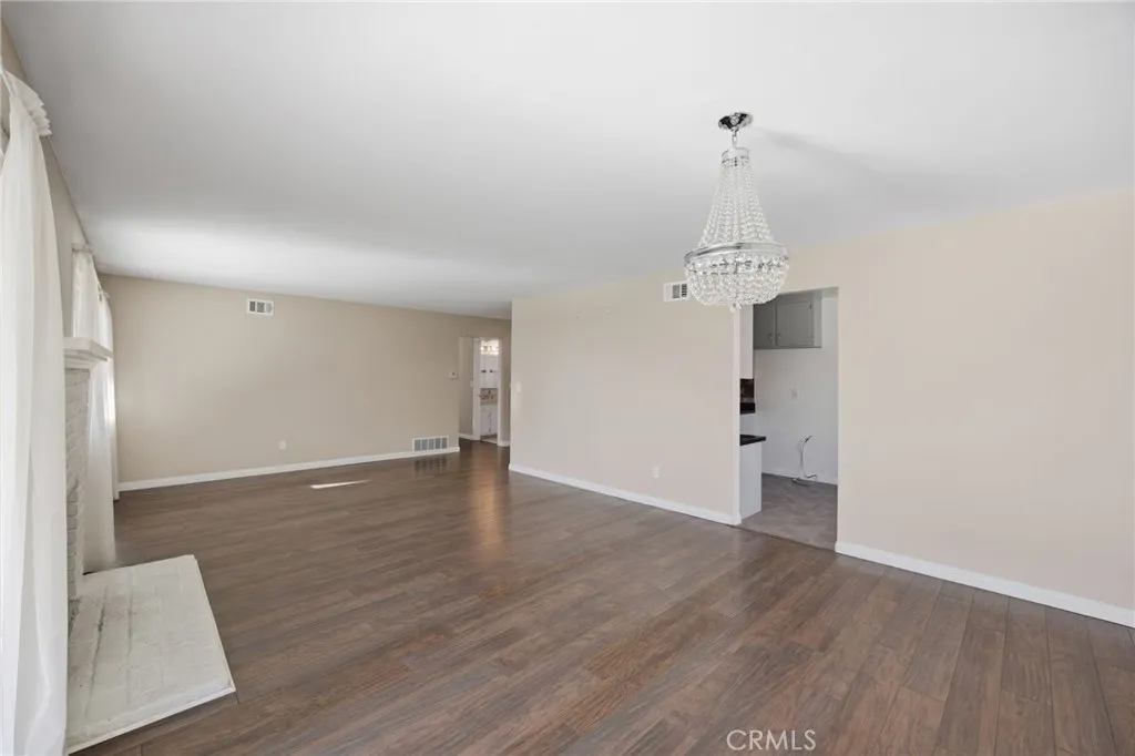 https://cdn.realtyfeed.com/cdn/127/306680393/e7c133a56ab0059862c1ffb65d651d07.webp