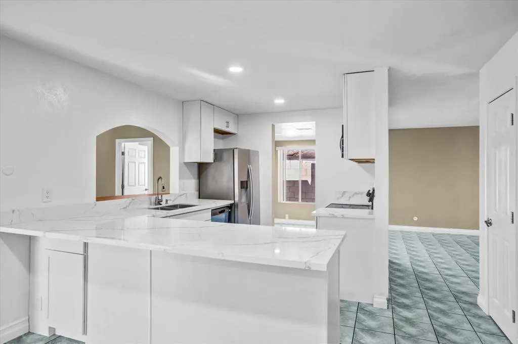 https://cdn.realtyfeed.com/cdn/127/306680464/58a00a95e65ad9b970edb13f11ace7b6.webp