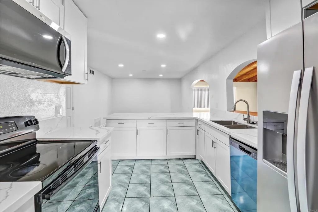 https://cdn.realtyfeed.com/cdn/127/306680464/6201ce0a0a57568d032237464c1800ce.webp