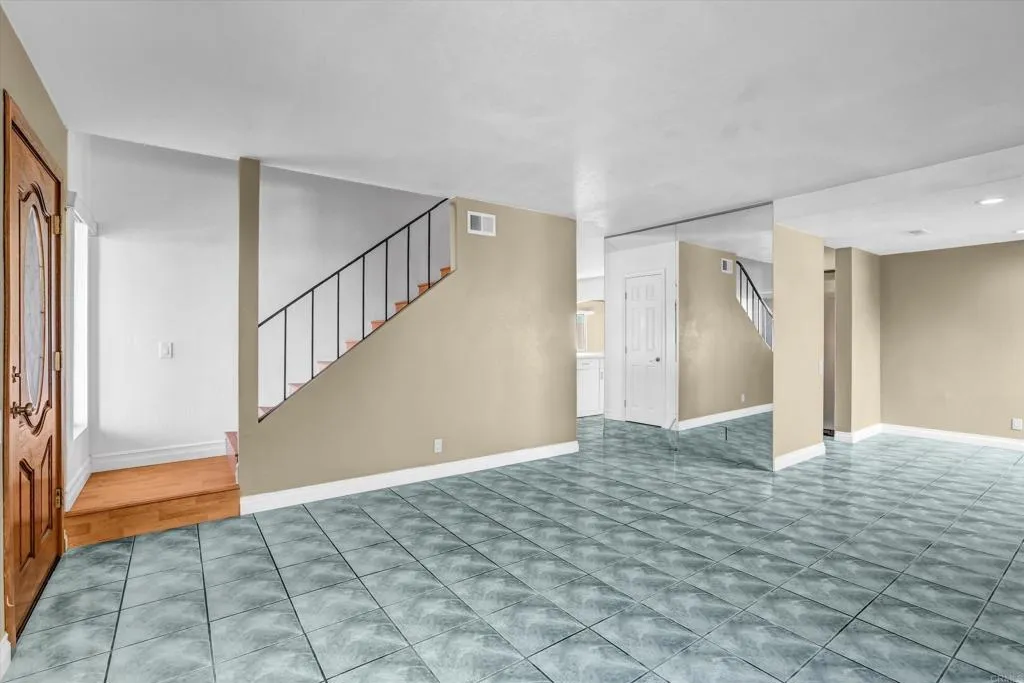 https://cdn.realtyfeed.com/cdn/127/306680464/6b7d9413b4a57a064f94c231c69c6c47.webp