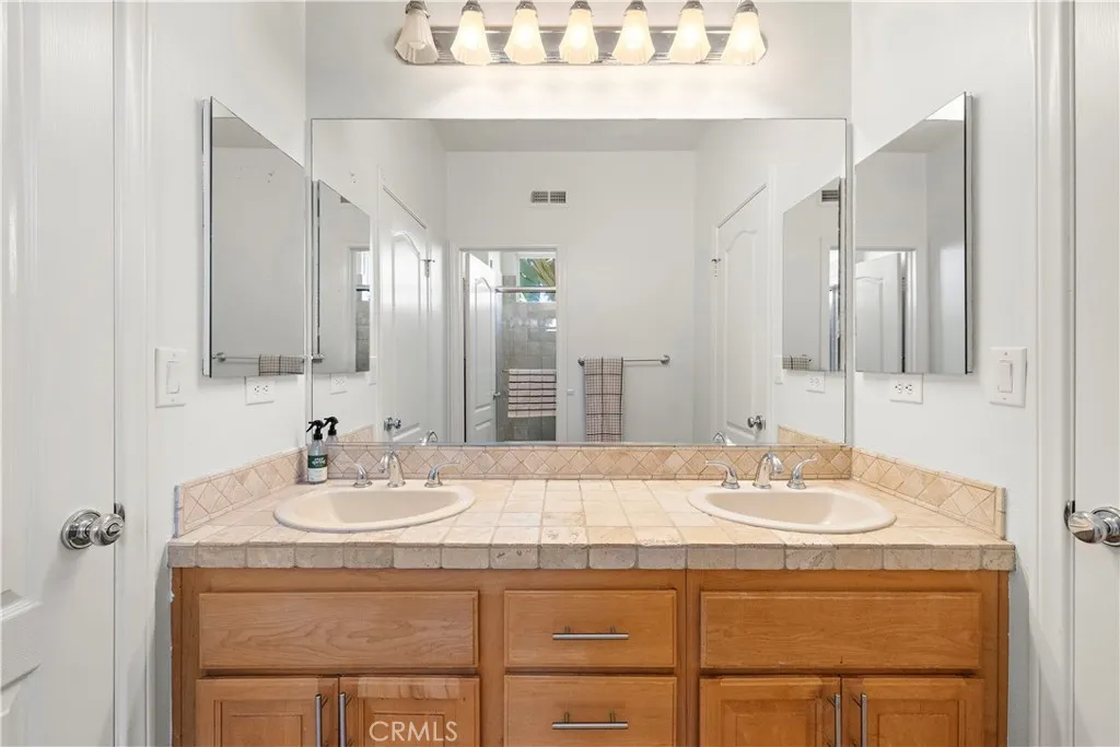 https://cdn.realtyfeed.com/cdn/127/306680481/20fb0d2c2be2e7b57396249ea23d9b95.webp