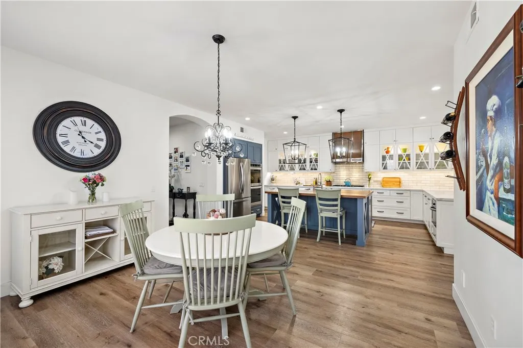 https://cdn.realtyfeed.com/cdn/127/306680481/24703efca1579a70a399fb3b895a4c8f.webp