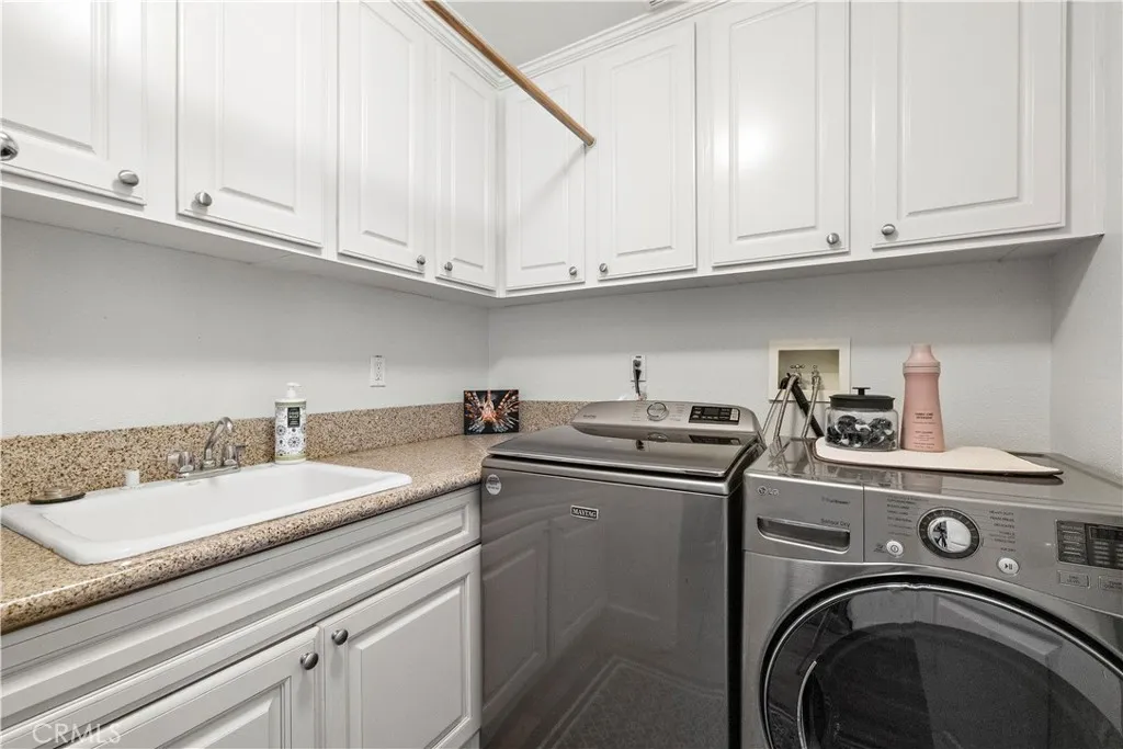 https://cdn.realtyfeed.com/cdn/127/306680481/80fc73f280bb461cce354517cf6b2786.webp