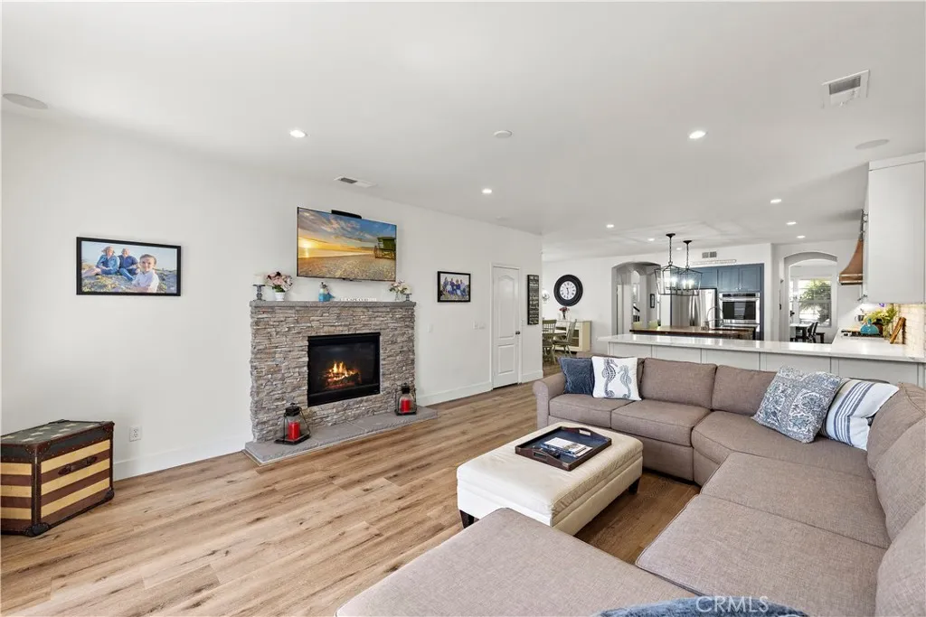 https://cdn.realtyfeed.com/cdn/127/306680481/c4f0b895092a70ba758b4b7d87196803.webp