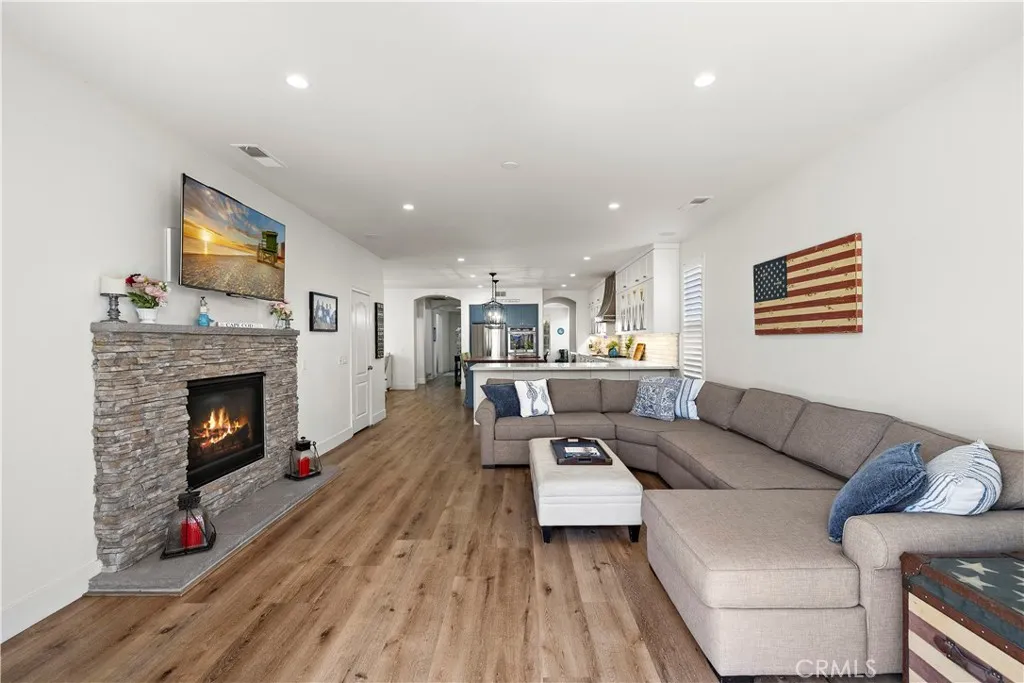 https://cdn.realtyfeed.com/cdn/127/306680481/fa71e0deb53a675e2976909f0f662da3.webp