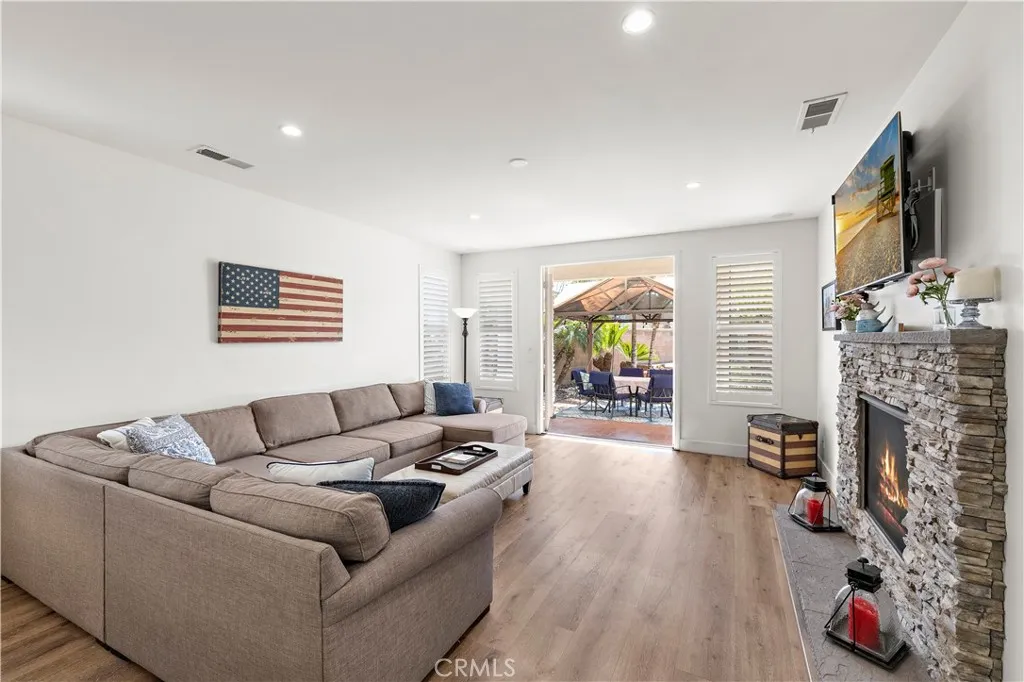 https://cdn.realtyfeed.com/cdn/127/306680481/ffb4706e1dacf6748d6d0625c3d187f8.webp