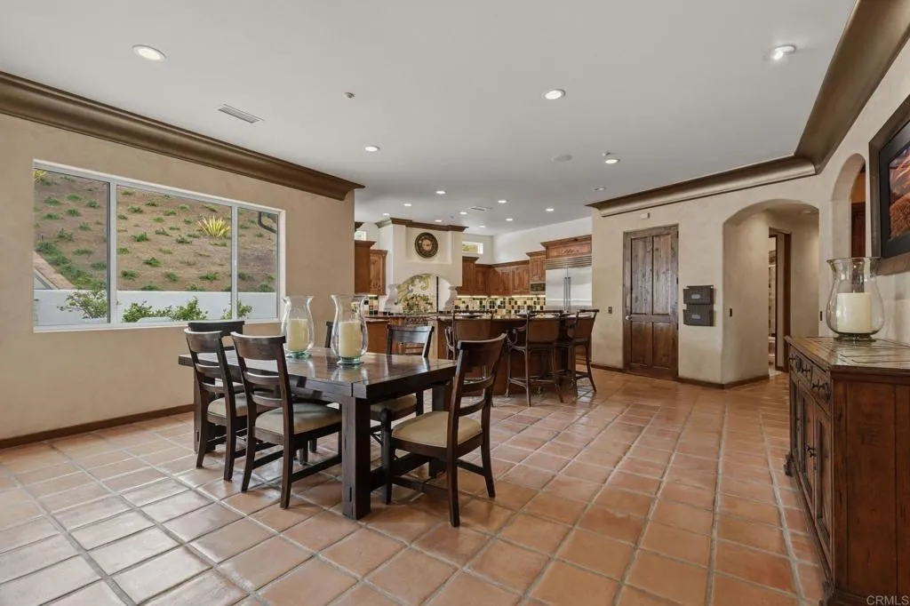 https://cdn.realtyfeed.com/cdn/127/306680488/09995900f85ac107ac39790387f09e08.webp
