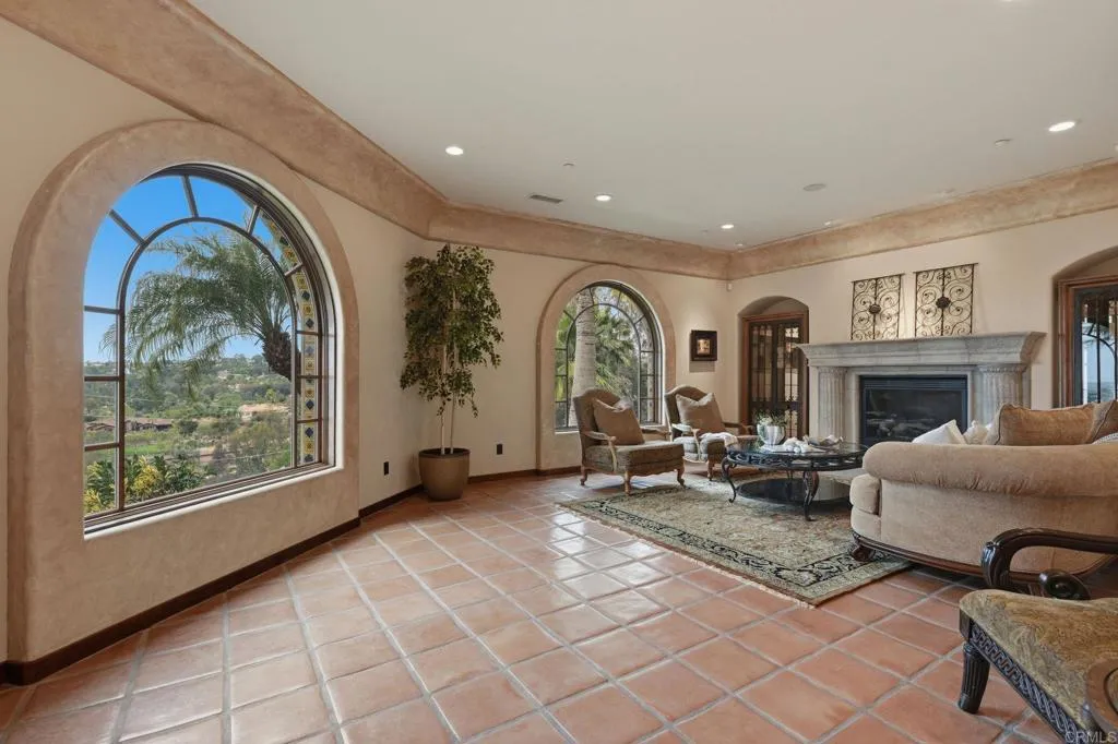 https://cdn.realtyfeed.com/cdn/127/306680488/0d7b207d36def78a348f019a9340fb50.webp