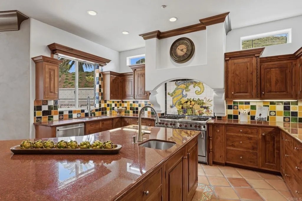 https://cdn.realtyfeed.com/cdn/127/306680488/1264c05b1154aacdd0324ce17a852e0b.webp
