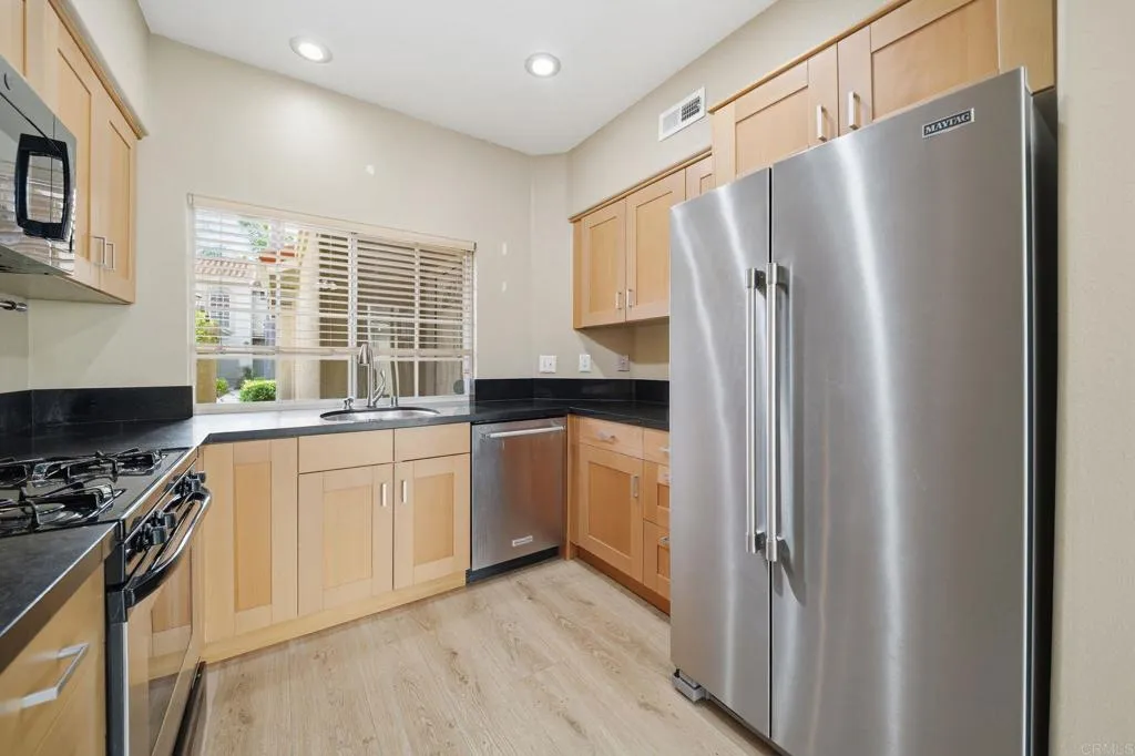 https://cdn.realtyfeed.com/cdn/127/306680662/63bb1f2c4cd09034bb347e4b2dfb7aee.webp