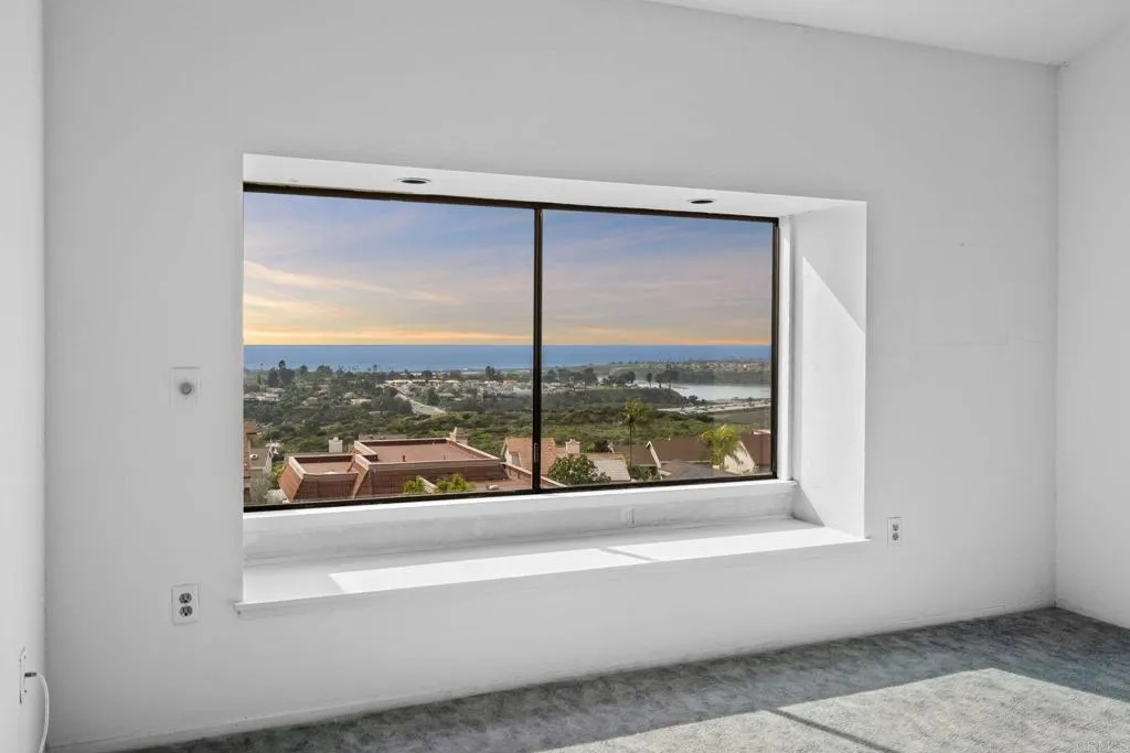 https://cdn.realtyfeed.com/cdn/127/306680664/141e87fea93b5ba9c2f853b448983b0c.webp