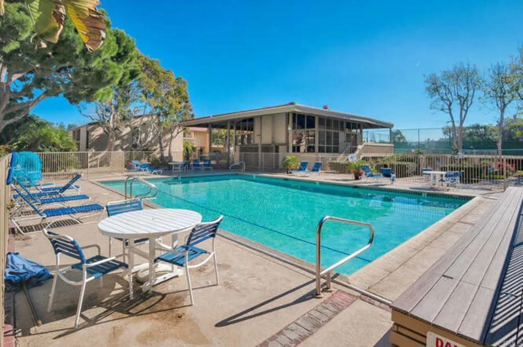 https://cdn.realtyfeed.com/cdn/127/306680732/6b3bb0ab3ae081f73f3494f287661bb2.webp