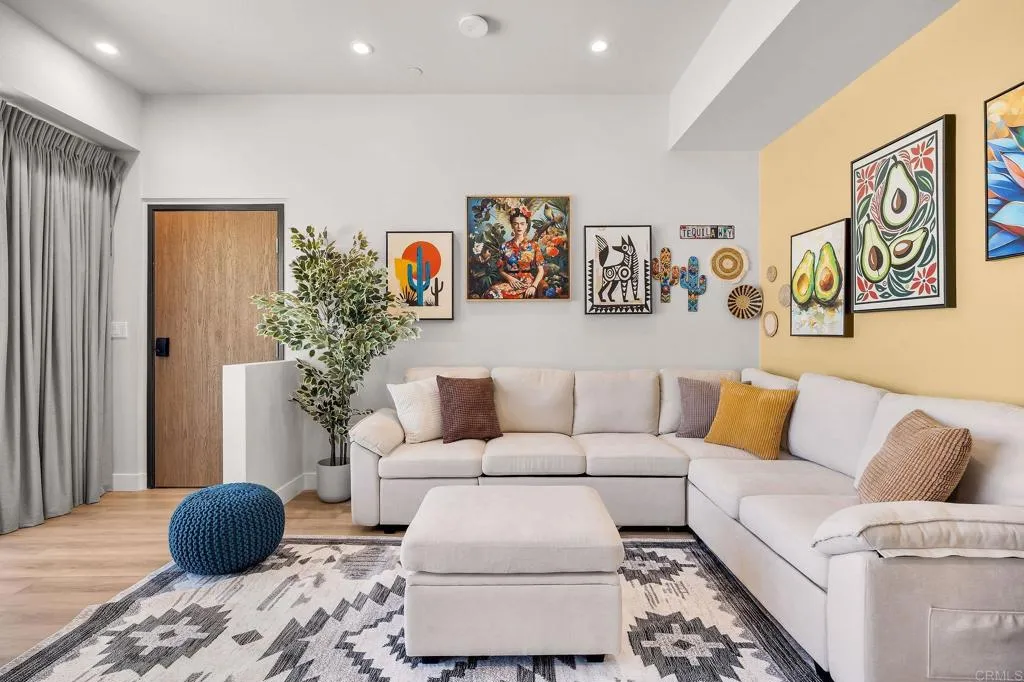 https://cdn.realtyfeed.com/cdn/127/306680763/49b6e3861ec7e40bb4504cf41f5fb9ad.webp