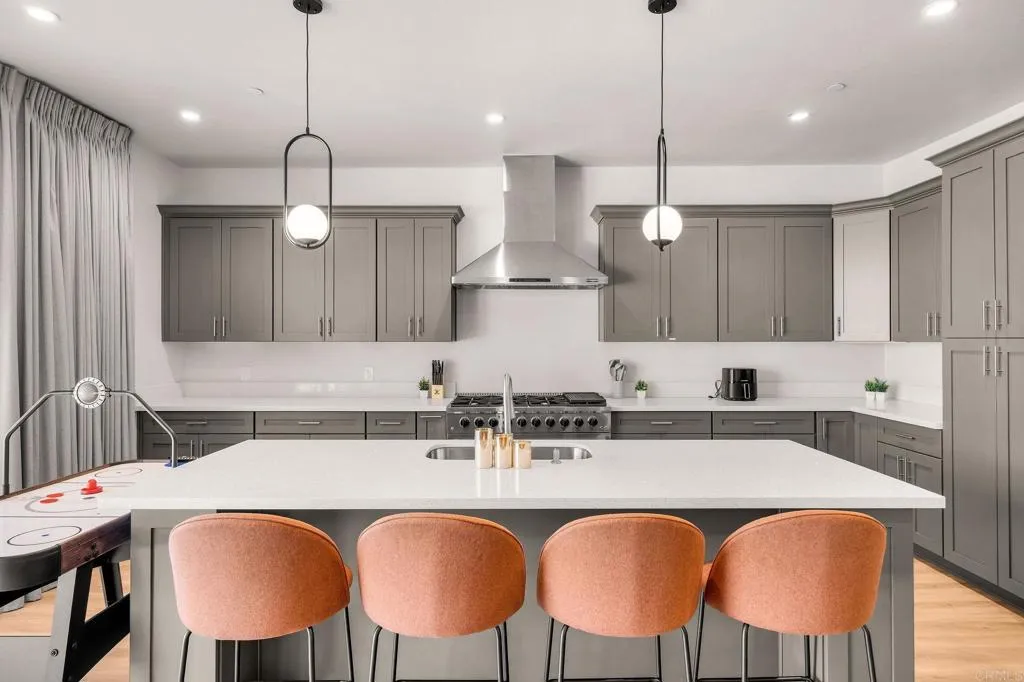 https://cdn.realtyfeed.com/cdn/127/306680763/ebe4bfb33268bfa1f3828405ac393c4a.webp