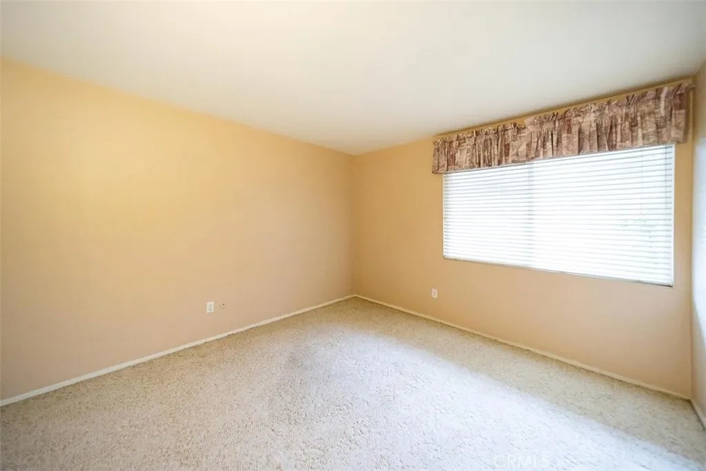 https://cdn.realtyfeed.com/cdn/127/306680821/639d74c18e13fdaa6810a97b38bb95a5.webp