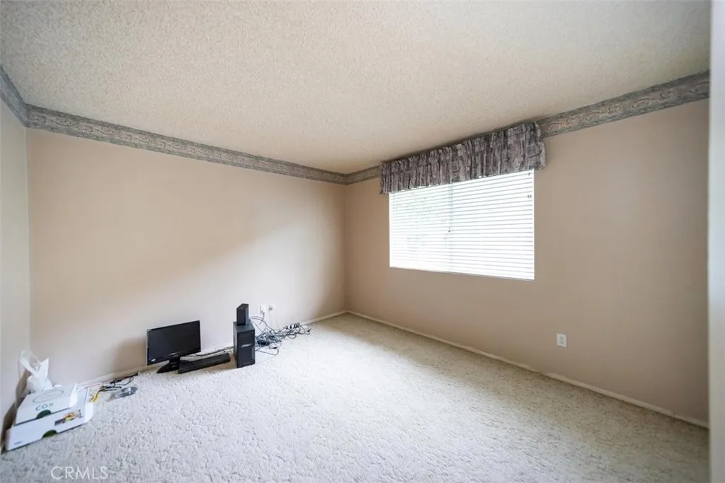 https://cdn.realtyfeed.com/cdn/127/306680821/655af1c02cd99184f22481cc62e709f5.webp