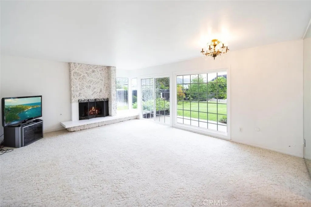 https://cdn.realtyfeed.com/cdn/127/306680821/df0d5c807809f88ffc06968793017a5a.webp