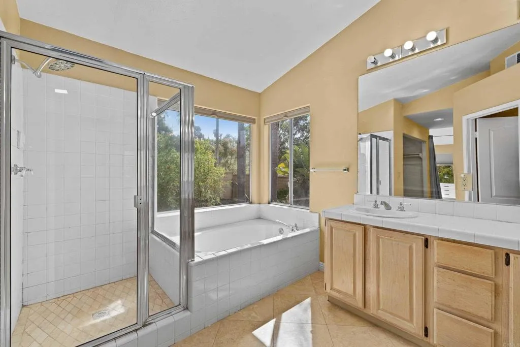 https://cdn.realtyfeed.com/cdn/127/306680845/bff33ab1ffc04fb5d6c14be5c95d22f9.webp