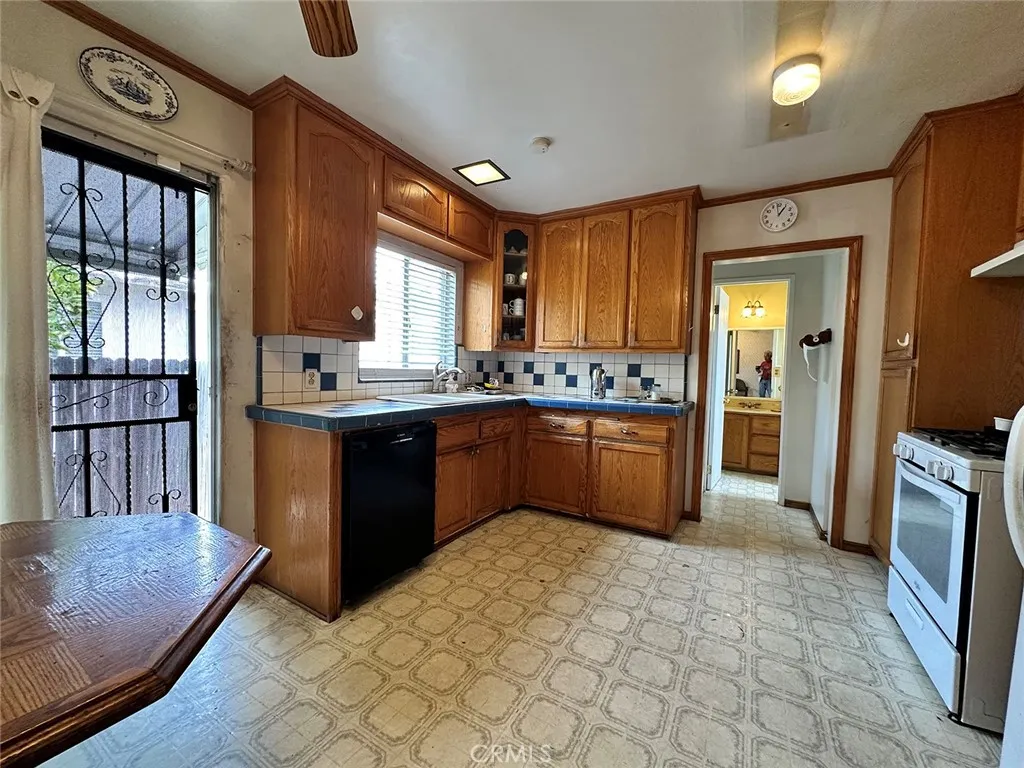 23117 Meyler Ave, Torrance, CA 90302 - Photo 5 of 14, Torrance, CA