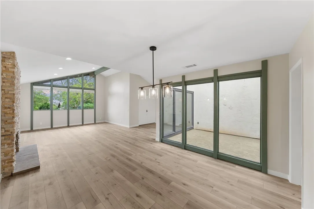 https://cdn.realtyfeed.com/cdn/127/306681168/b9a3e2f598cc6af4f202902d09e20fb3.webp