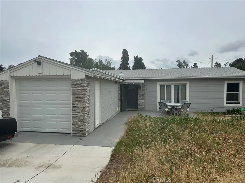 Banning, CA 92220
