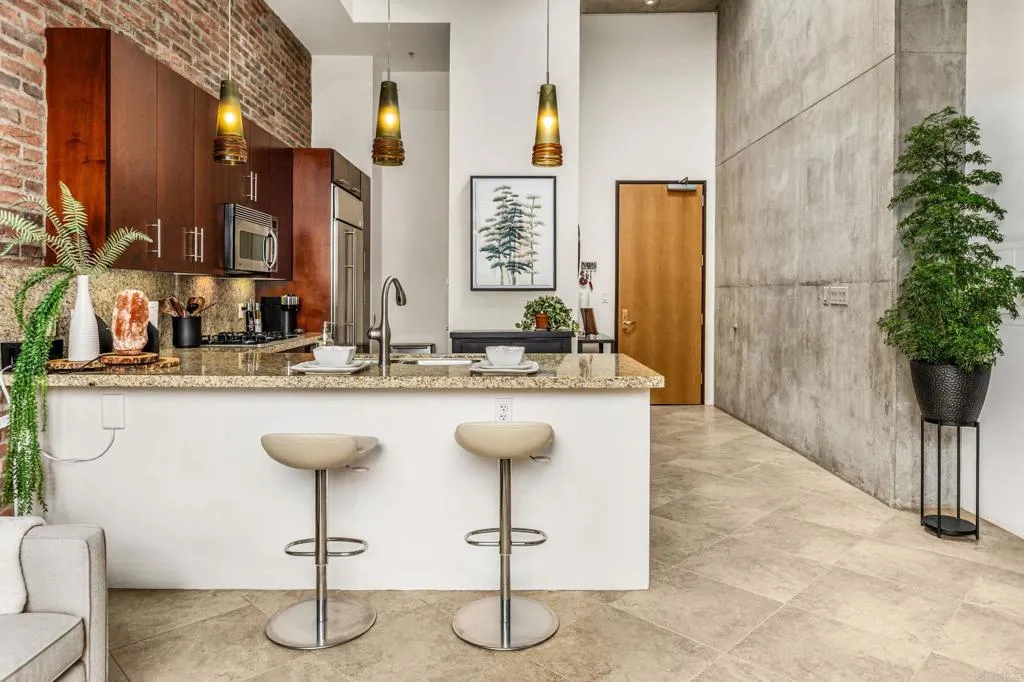 https://cdn.realtyfeed.com/cdn/127/306681284/70dd536f8e2f84c7bb3e2de74d8c46a1.webp