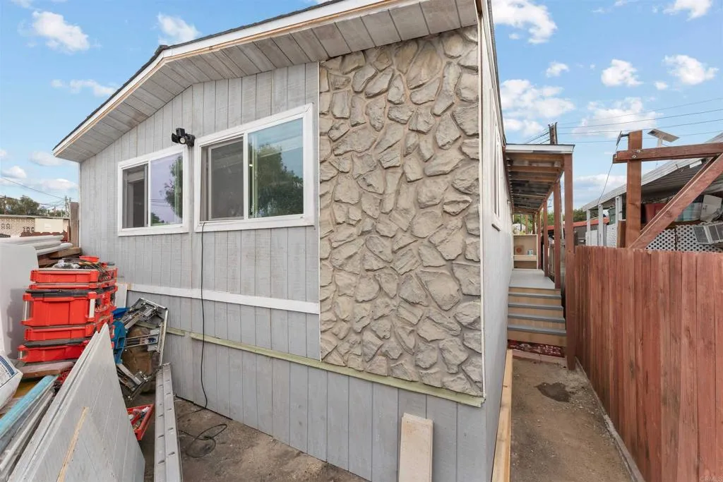 https://cdn.realtyfeed.com/cdn/127/306681319/00bd1eda9b3a6cf14a025e4f92a546d7.webp