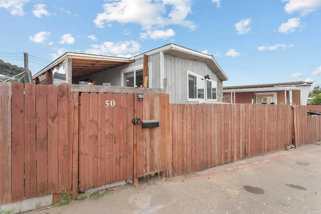 https://cdn.realtyfeed.com/cdn/127/306681319/a534173a6be0b8844bfeeb7057e0bb41.webp