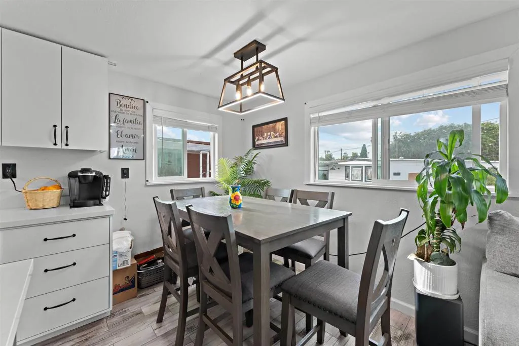 https://cdn.realtyfeed.com/cdn/127/306681319/c1ad45b4a3f2be96467befea0ded3cc2.webp