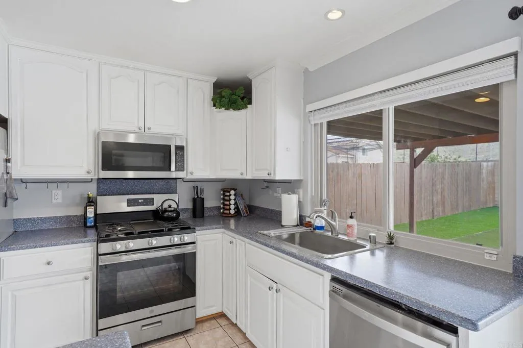 https://cdn.realtyfeed.com/cdn/127/306681322/6ae929e456fd4f0826af9148fb451175.webp