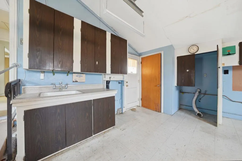 https://cdn.realtyfeed.com/cdn/127/306681327/bfb1cb84d40f67368803302544c058fc.webp