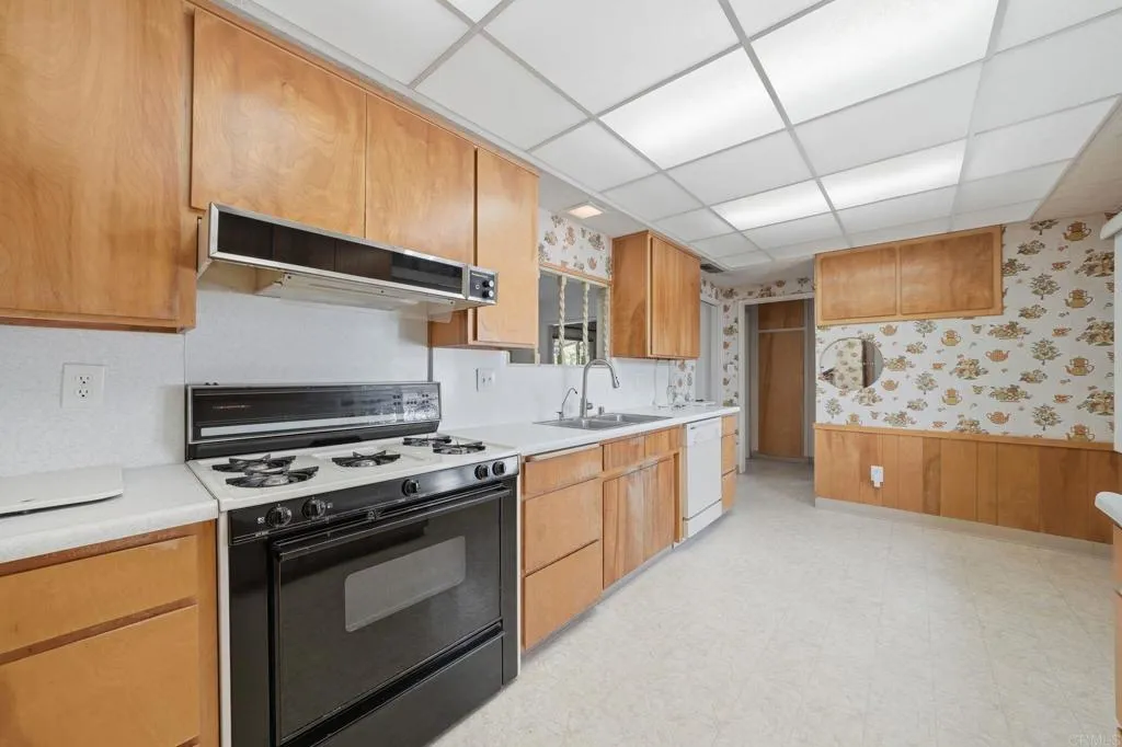 https://cdn.realtyfeed.com/cdn/127/306681327/f995fafb260b372a5a76477939b74835.webp