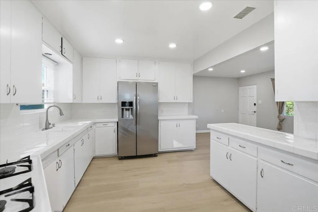 https://cdn.realtyfeed.com/cdn/127/306681402/3fb82c95ad778e9960fb284377f52f9e.webp