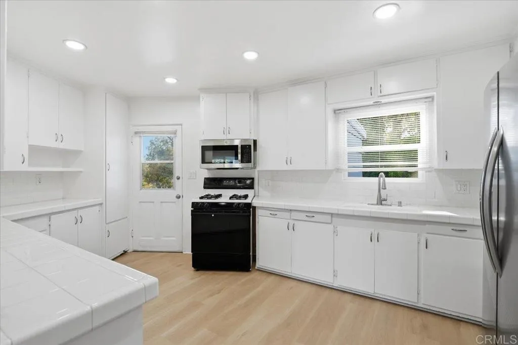 https://cdn.realtyfeed.com/cdn/127/306681402/4421e555feb45ae50f8f78249b734d80.webp