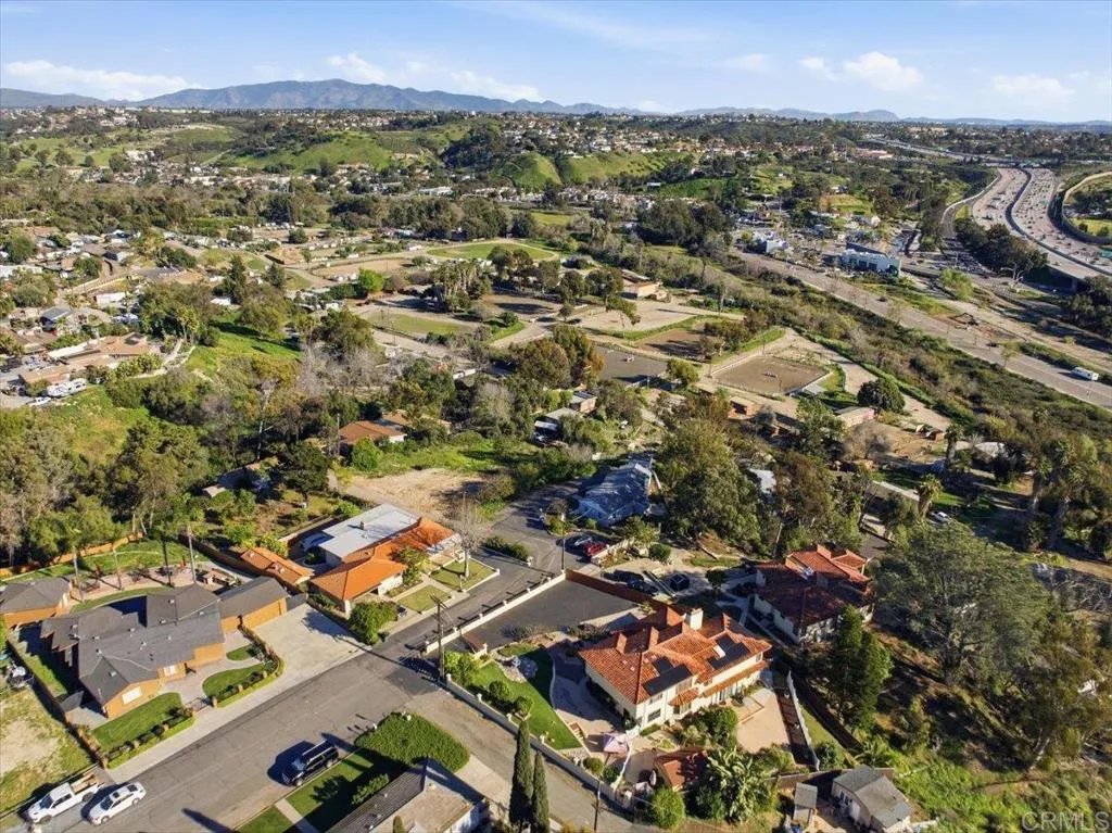 https://cdn.realtyfeed.com/cdn/127/306681402/e6d40bafb2c843dfa8434b7a9135aef4.webp