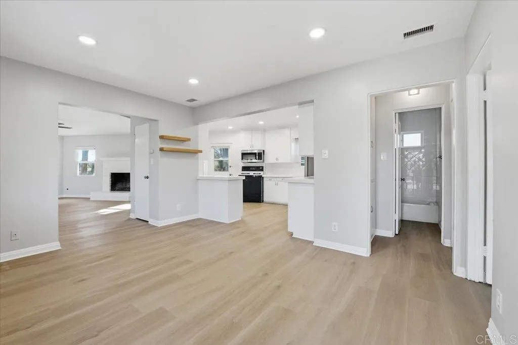 https://cdn.realtyfeed.com/cdn/127/306681402/f38cd305b8f1cadd260cf412e6bbf98d.webp