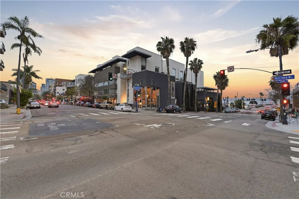 https://cdn.realtyfeed.com/cdn/127/306681497/607e86ebb31a0a929646d2857d1a3133.webp