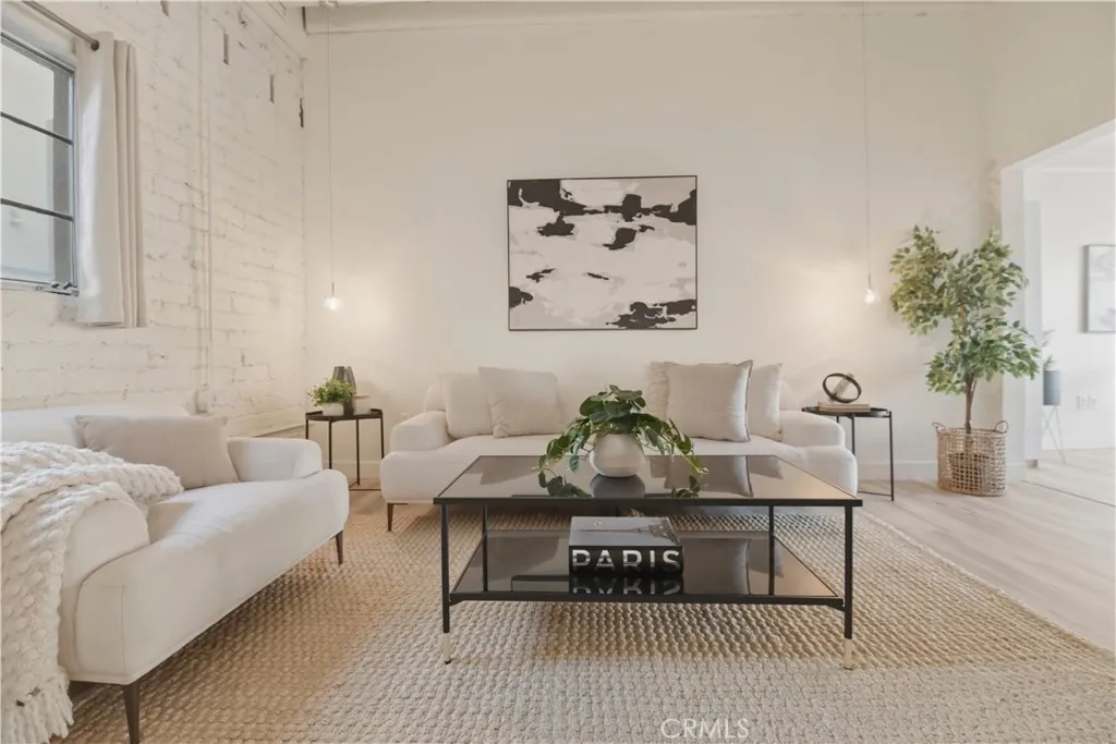 https://cdn.realtyfeed.com/cdn/127/306681497/b0753d55fe5b438459e7f69b7caa92a3.webp