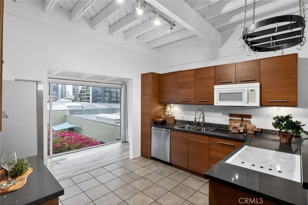 https://cdn.realtyfeed.com/cdn/127/306681497/e7f5472b95febea71355e35572aedd4a.webp