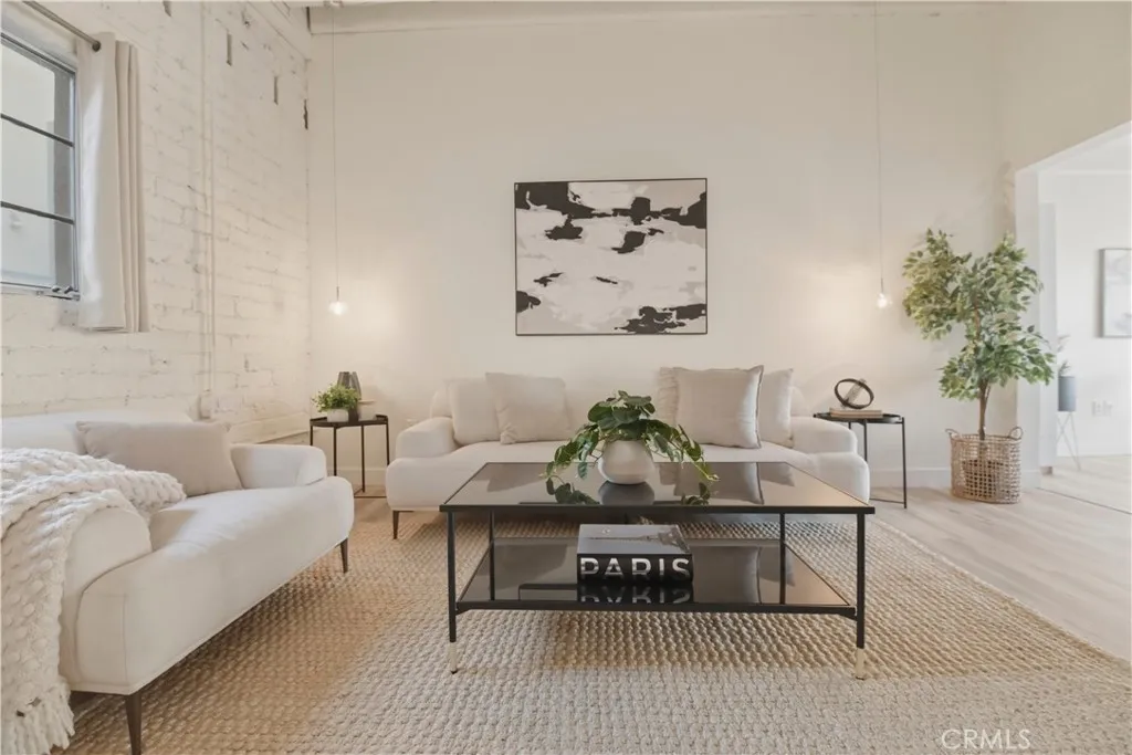 https://cdn.realtyfeed.com/cdn/127/306681497/ec1644be1f58e39341987bc805a507df.webp