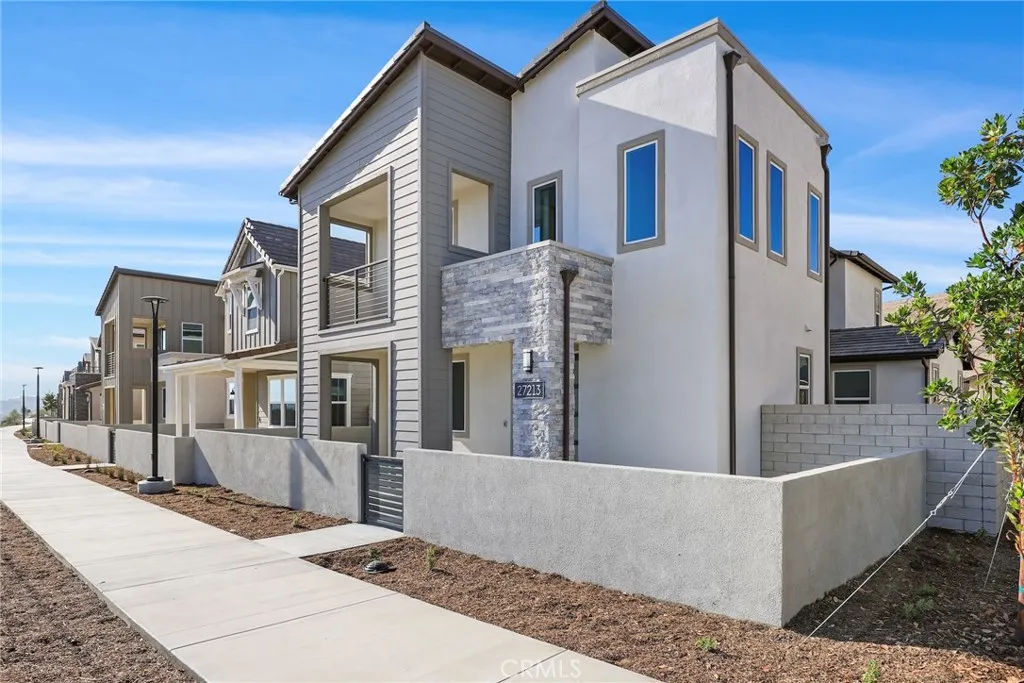 Valencia, CA 91381