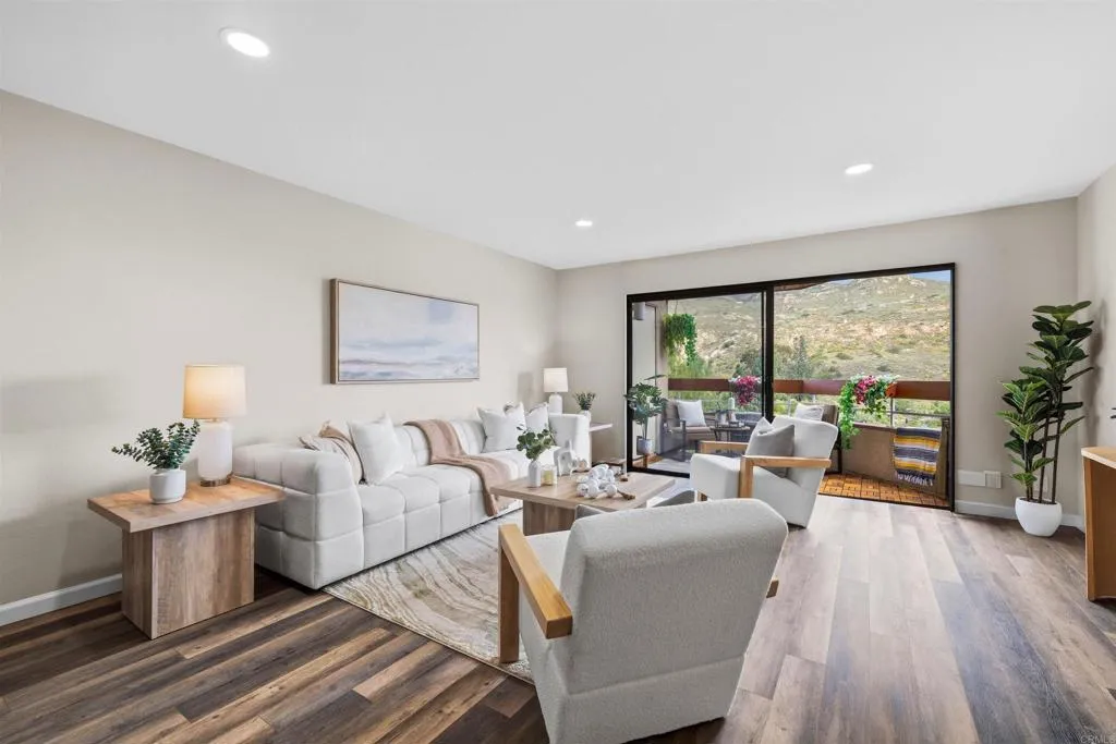 Photo #3: 400109521 Listing: Photo #3