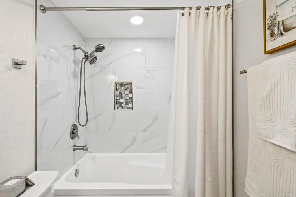 Photo #33: 400109521 Listing: Photo #33