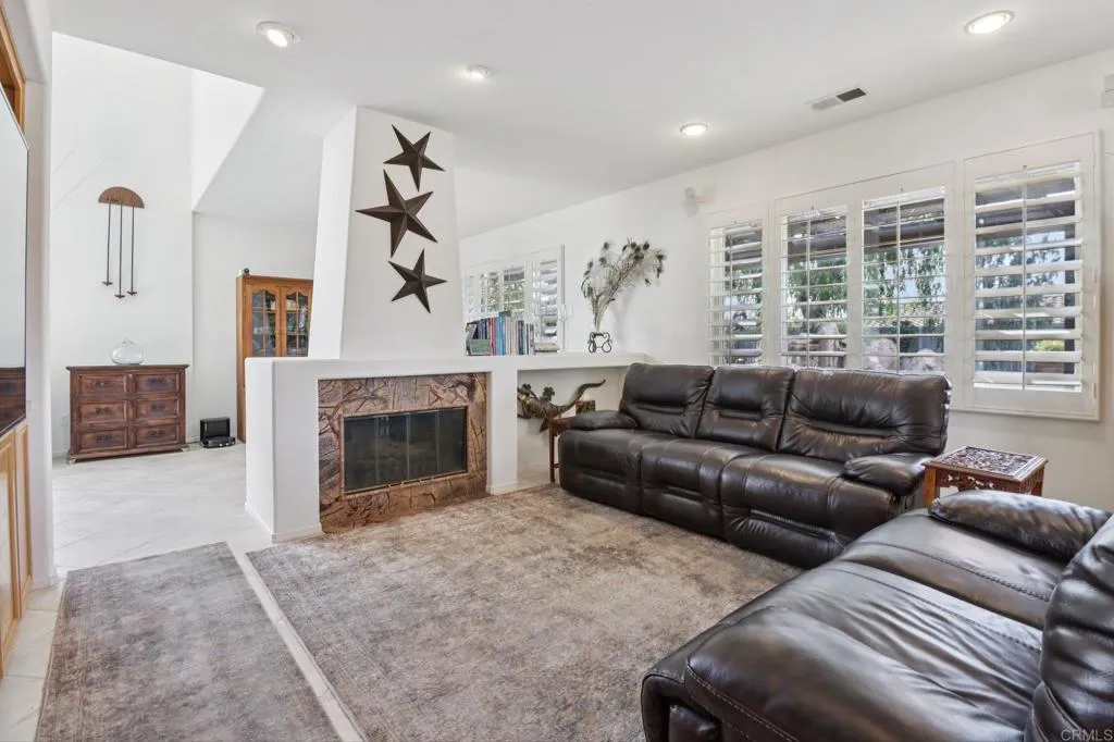 https://cdn.realtyfeed.com/cdn/127/306681769/292d6baf638fbde70fbdb88bf2e564a6.webp