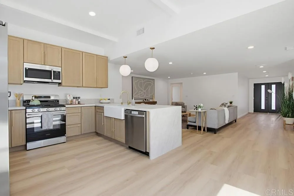 https://cdn.realtyfeed.com/cdn/127/306681806/e0e88716ea3cb33b6de8c7577667d543.webp