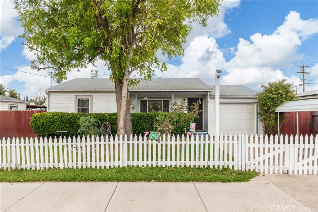 https://cdn.realtyfeed.com/cdn/127/306681815/50fb1b1e99ec32759c6127d126969297.webp