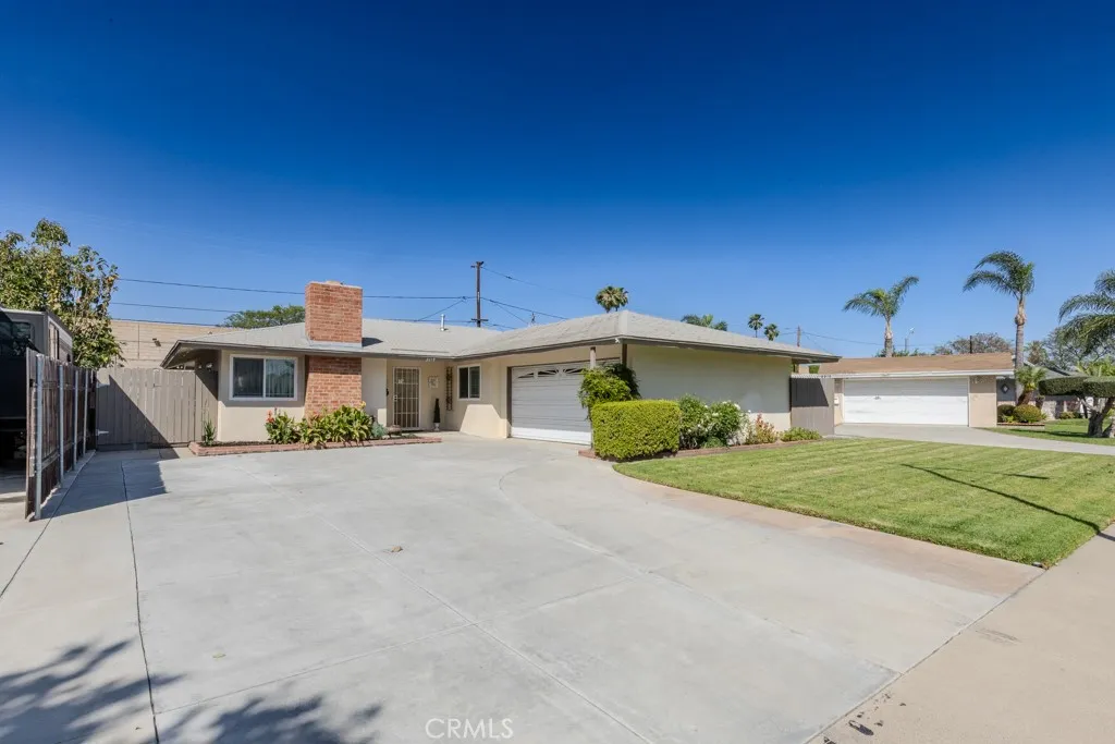2219 W Coronet Avenue