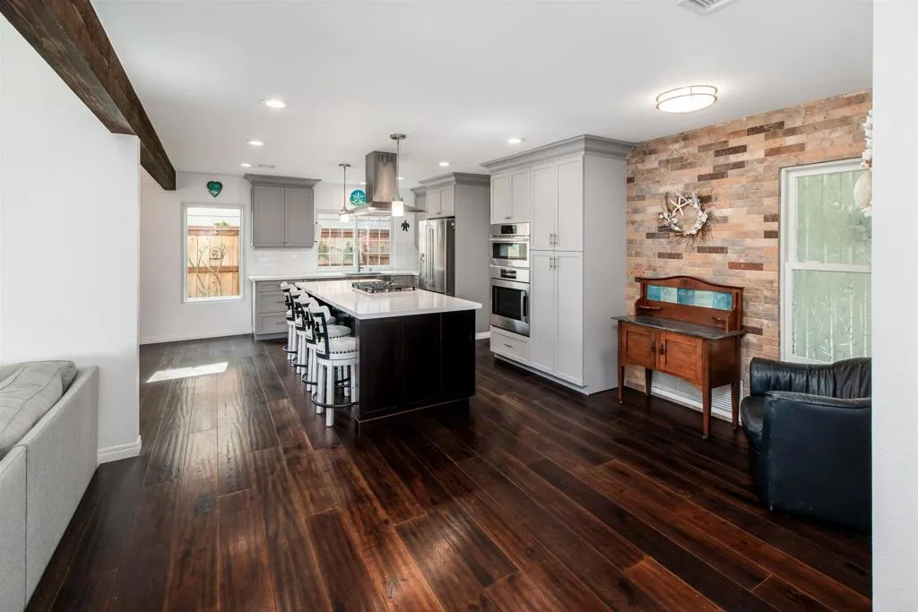https://cdn.realtyfeed.com/cdn/127/306681905/77c2c1dac3daea7756c61765926a5e0f.webp