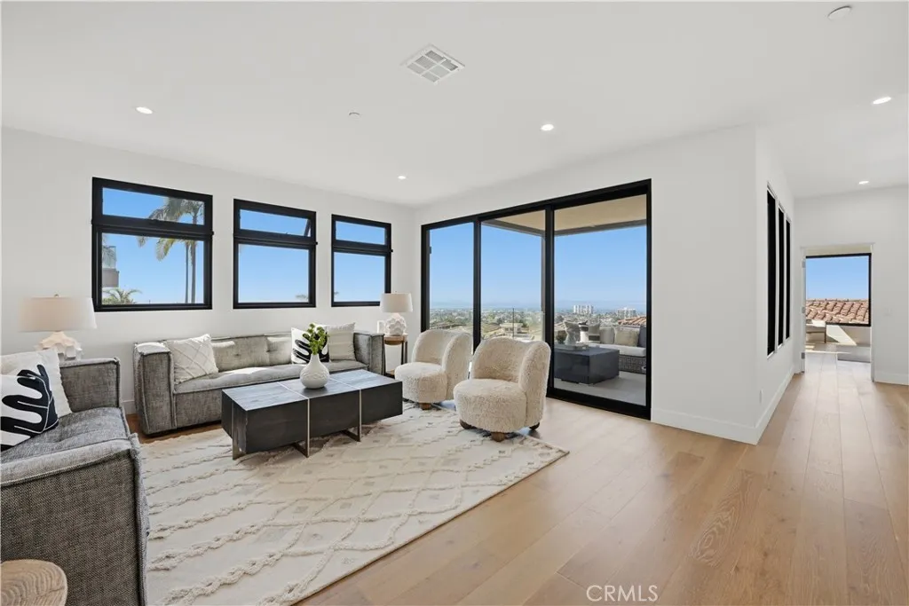 https://cdn.realtyfeed.com/cdn/127/306681912/3aba6bdd0e5a4ff0fb9816bf29f73c80.webp