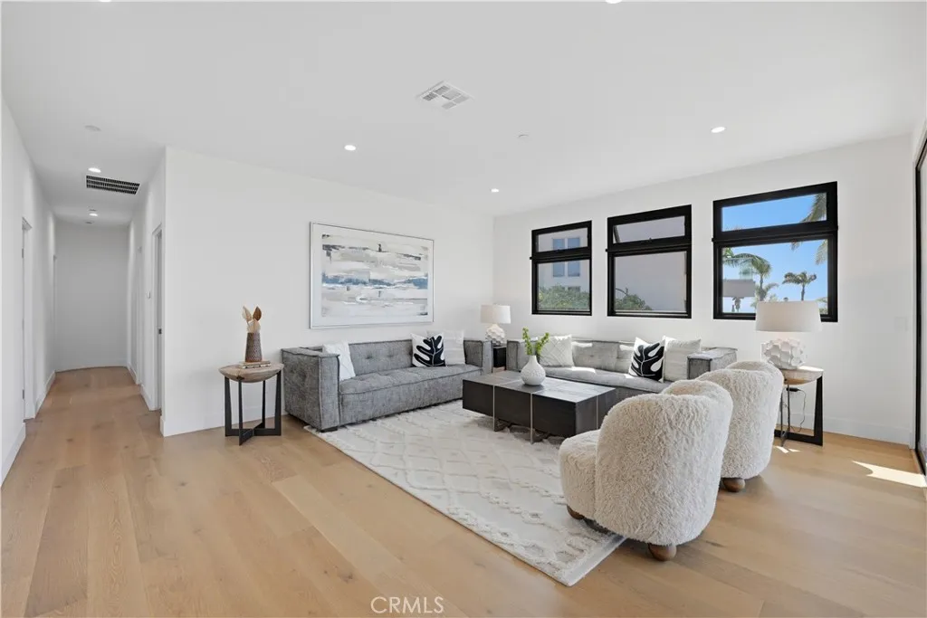https://cdn.realtyfeed.com/cdn/127/306681912/4afd480ab023824f9b579f0b06b27c3f.webp